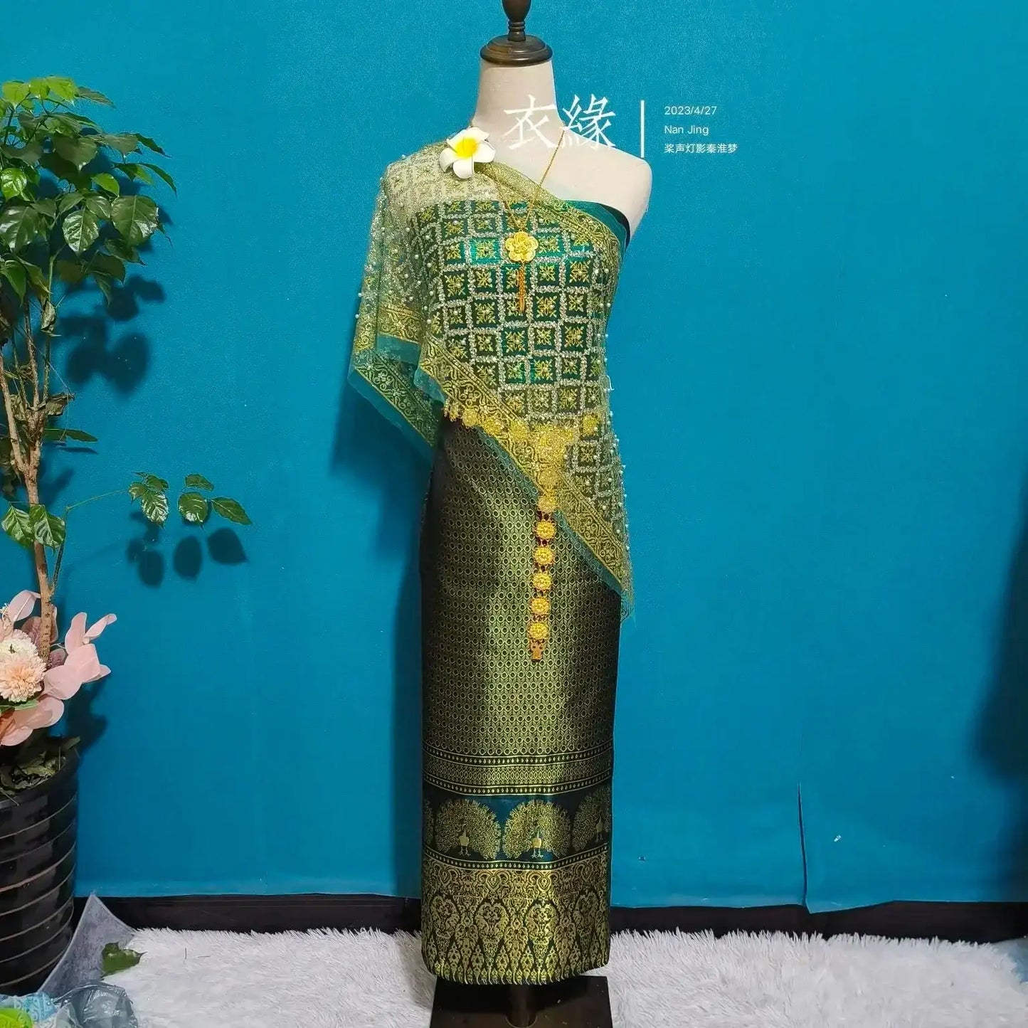 Luxury Thai Women's vintage dress Thailand Traditional Clothing 5 set vietnamese dresses Slim and Gorgeous Dai Costume N1118-1