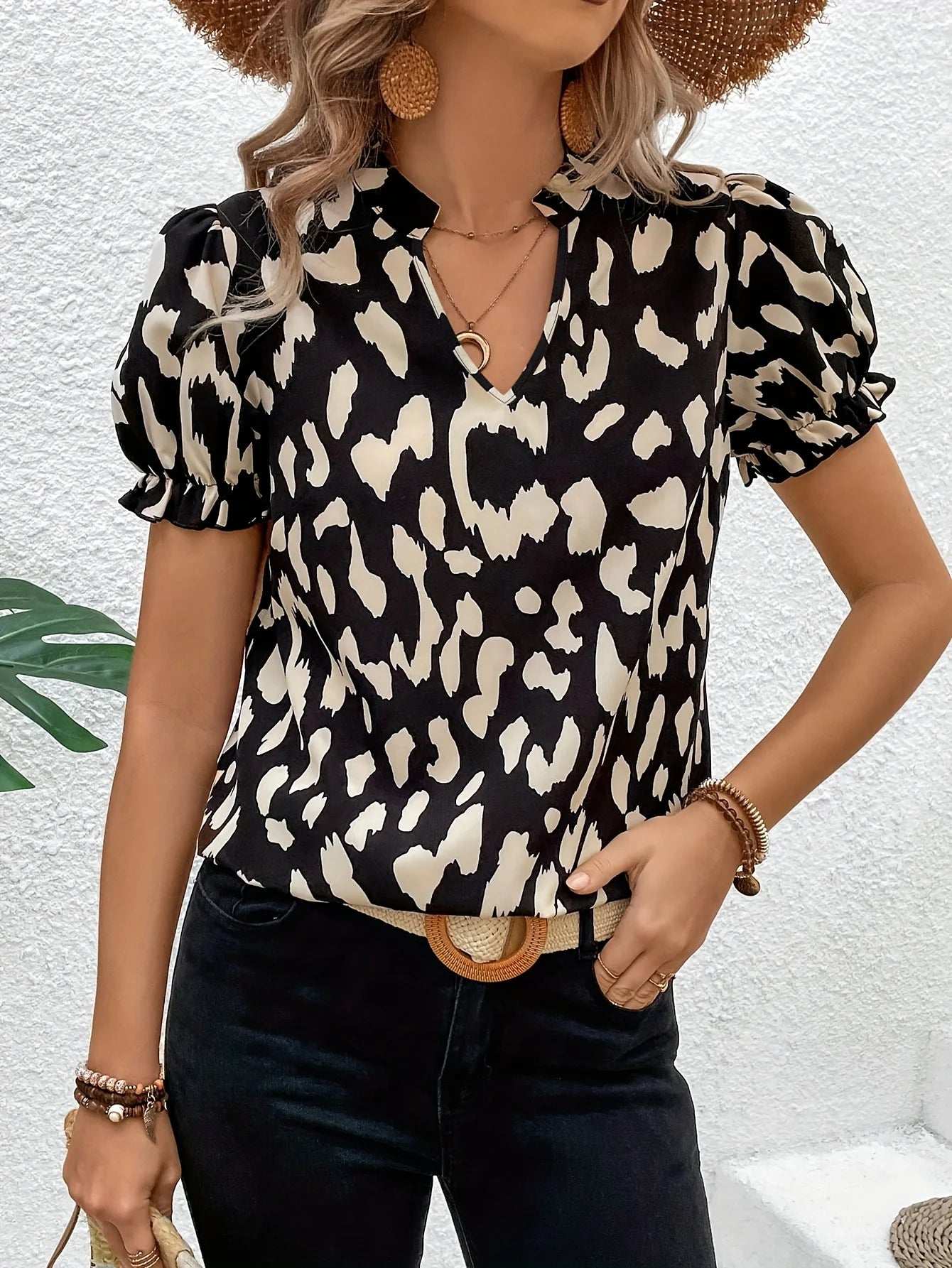 Directional pattern-making, new short-sleeved blouses, Women resort-style V-neck short-sleeved shirts, Women