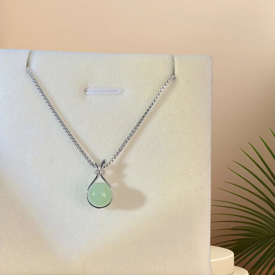 2025 New Women'S Green Color Teardrop-Shaped Imitation Jade Pendant Necklace (One Piece) Simple Crystal Decoration