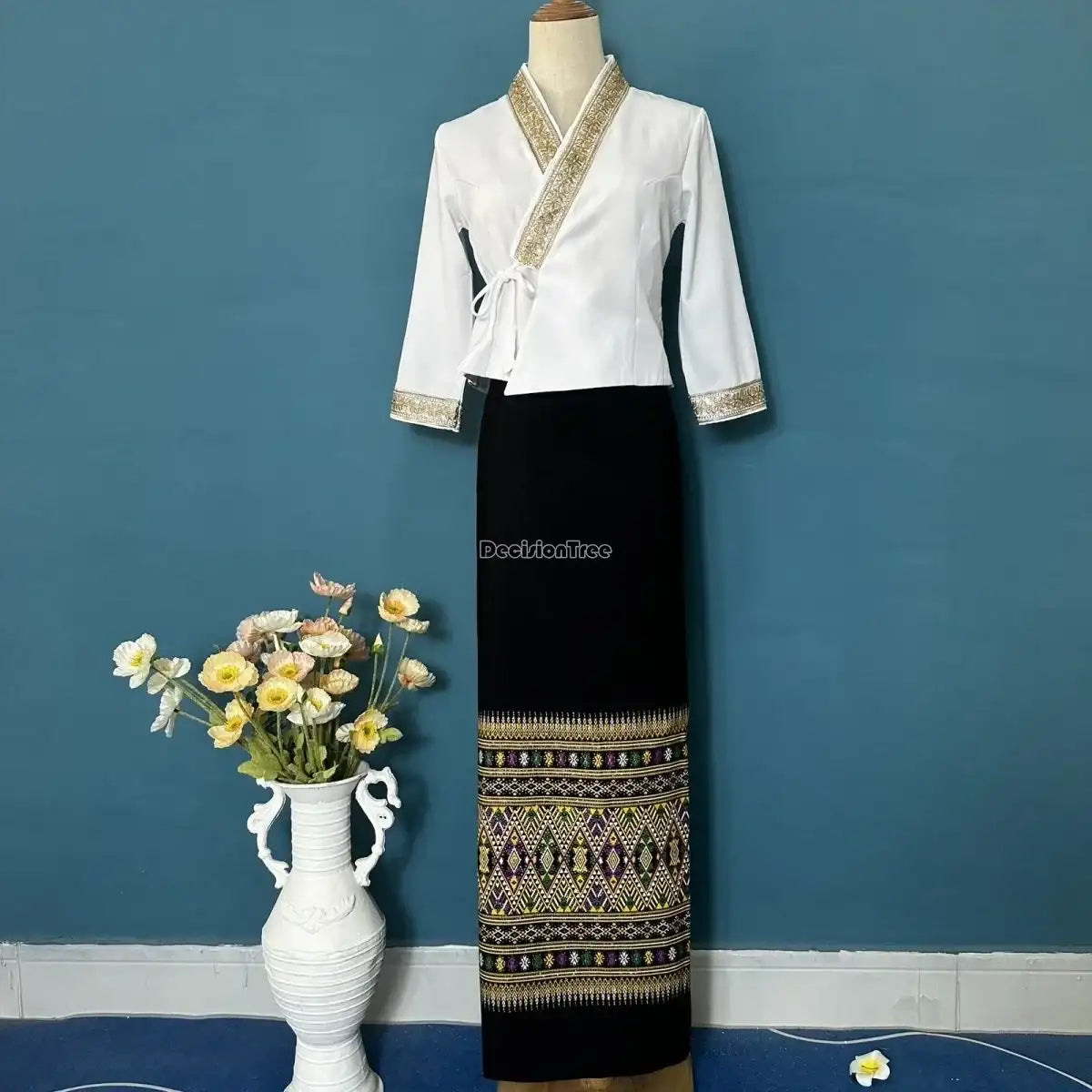 2025 summer thailand clothing gilded yarn folk dance performance dress graceful temperament dignified dai minority style suit