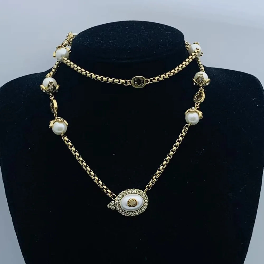 2025 New Luxury Letter Pendant Necklace Versatile and Fashionable for Women