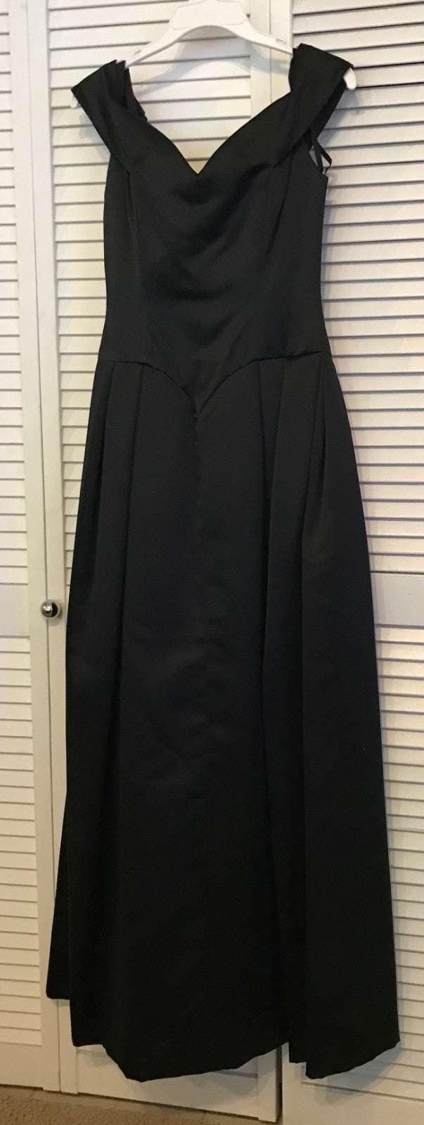 Women Dress Satin Black Sleeveless Shoulder Straps Size 4