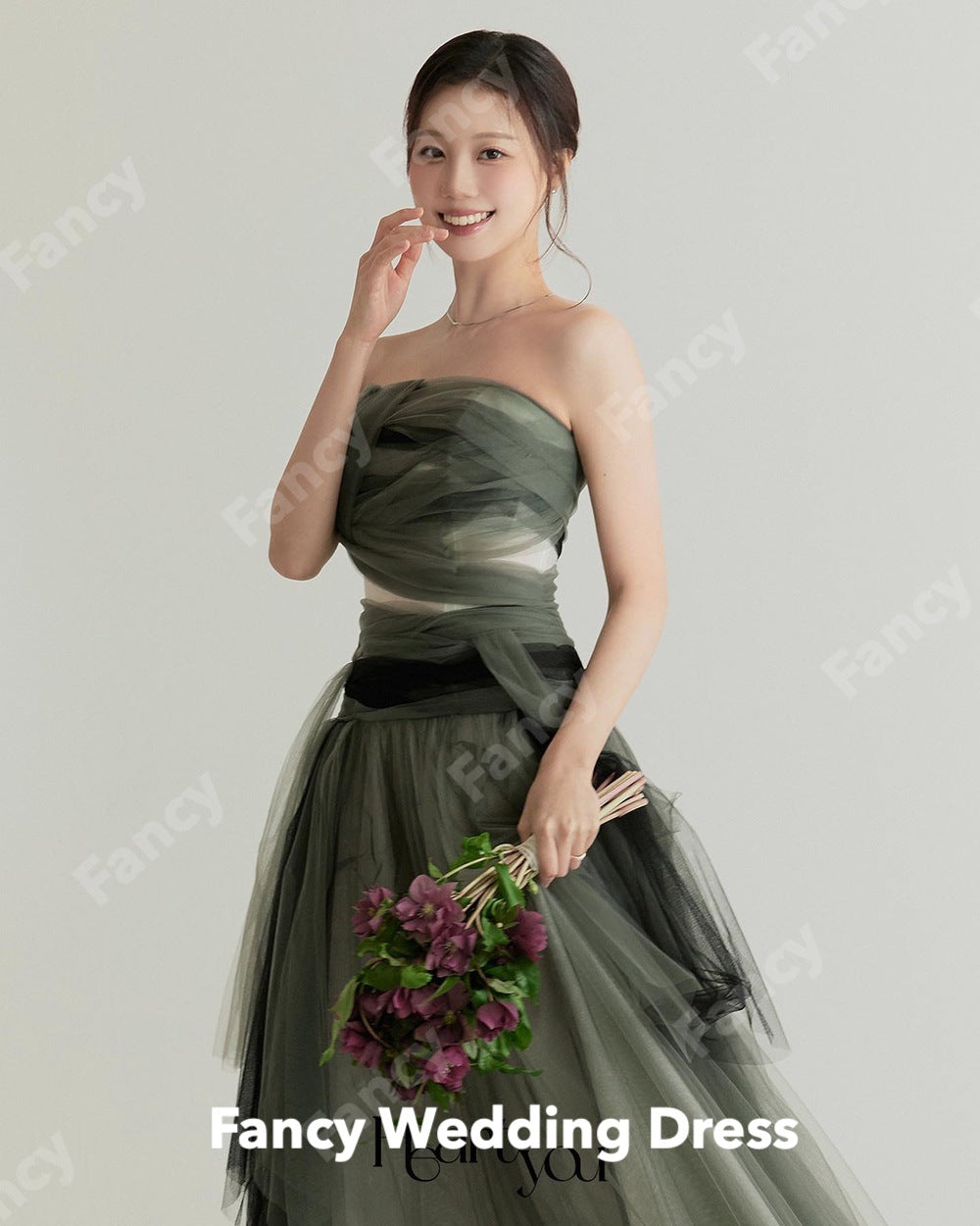 Fancy Simple Strapless A Line Wedding Dress A Line Tulle Sleeveless Bridal Gown image 2