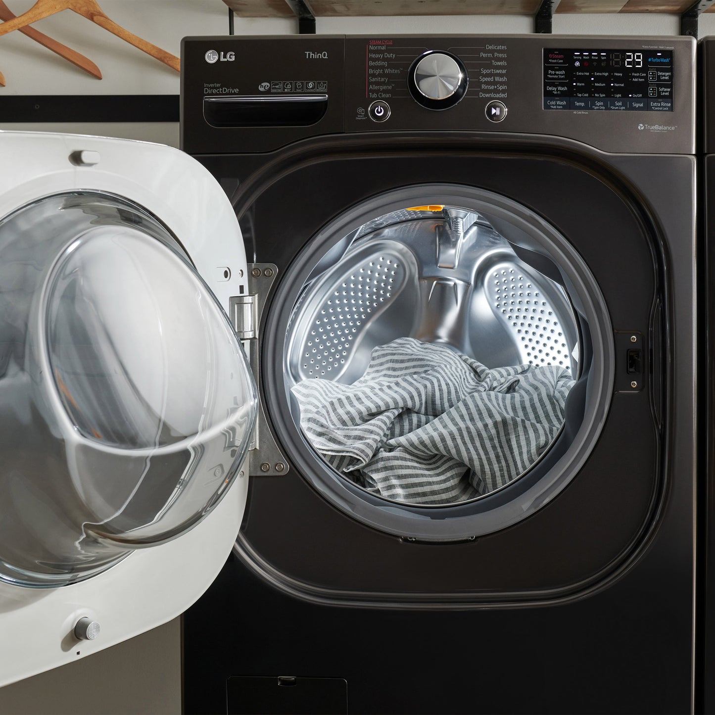 LG 5.0 cu. ft. Front Load Washer with TurboWash 360° and 7.4 cu. ft. GAS Dryer image 4