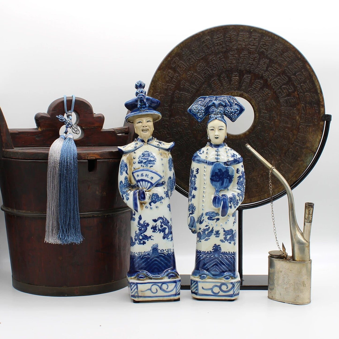 Ceramic statues of chinese emperor and empress in Qing dynasty, table accessory image 1