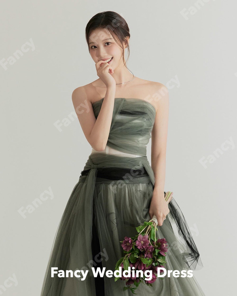 Fancy Simple Strapless A Line Wedding Dress A Line Tulle Sleeveless Bridal Gown image 3