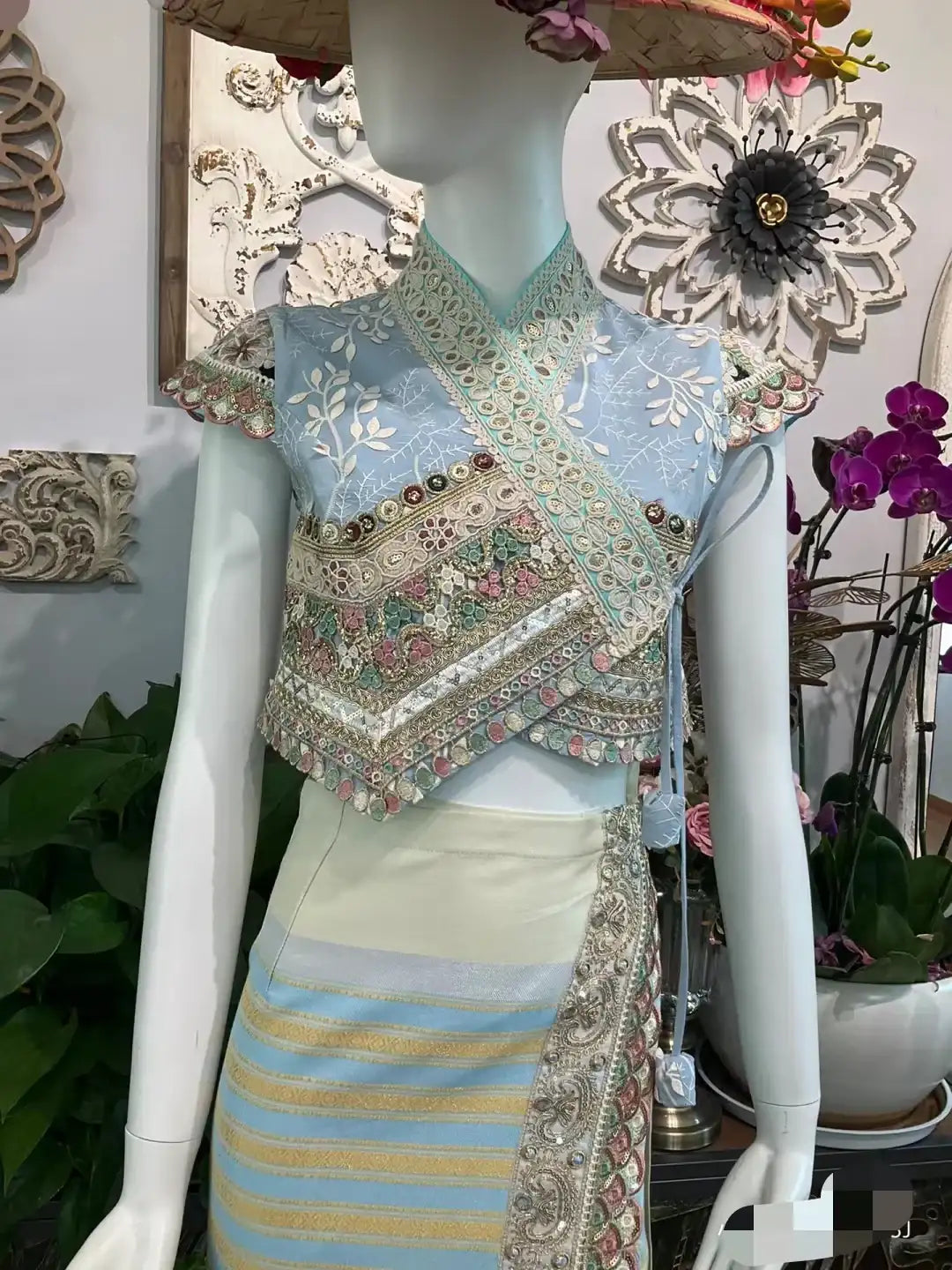 Thai New Style Dress Womenummer Lace Embroidery Stage