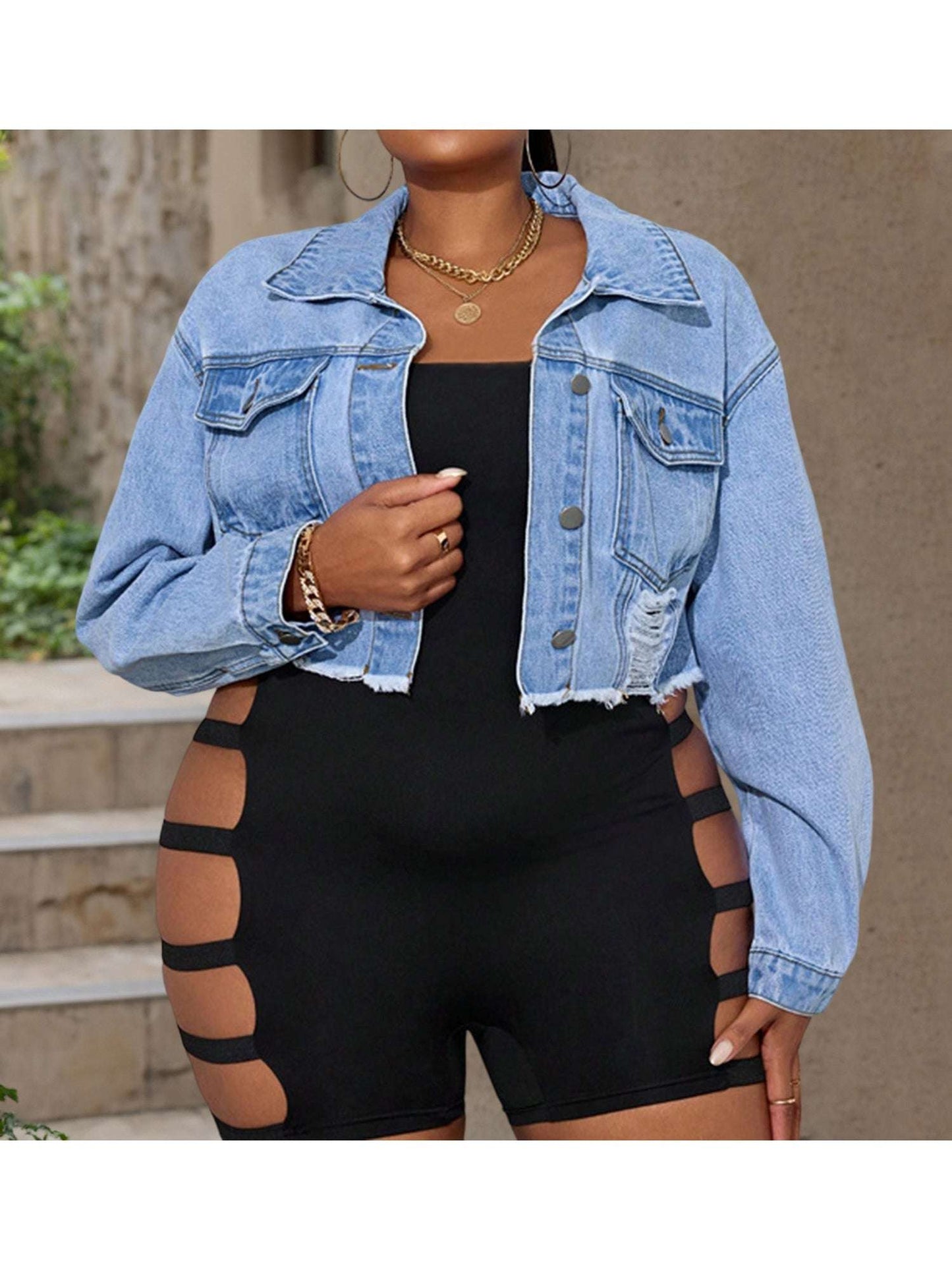 Women'S Distressed Cropped Denim Jacket With Frayed Hem And Button Closure - St