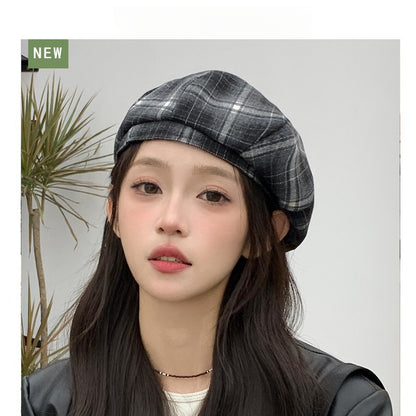Fresh Brushed Plaid Beret Girls Fashion Painter Hat Literary Show Face Small Ne image 6